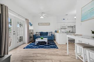 Waterway Vista Suite Pet Friendly Boat Dock - 9