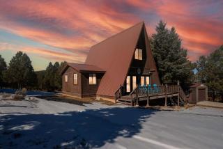 Rustic Mountain Getaway~Golf~Skiing~Hiking - 0