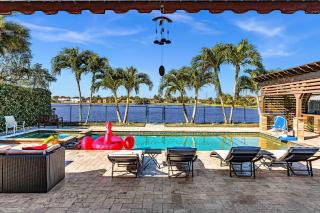 Serene Lakeview Home w/ Pool, Spa & Outdoor BBQ - 5