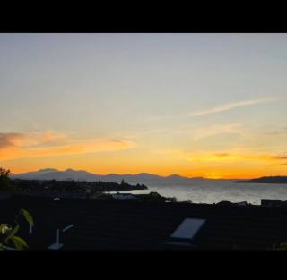 fresh renovated place, stunning views, close lake - 0