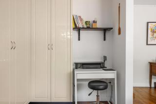 Spacious Stay Near Shops & Cafes in Marrickville - 3