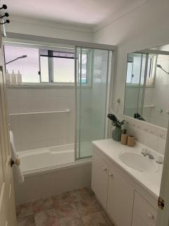 Pets Welcome - 3 Bedroom Country Cottage - 6