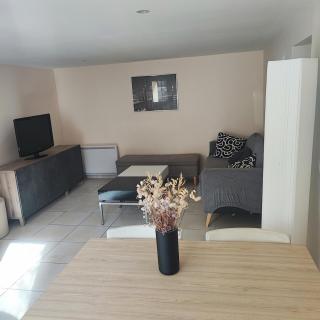 Cozy house, small garden and parking, train station on foot - 0