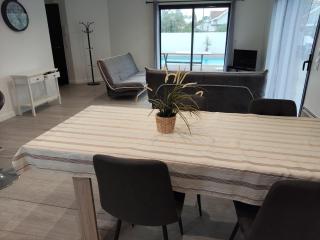 Villa familiale avec piscine chauffée calme proche du centre - 2