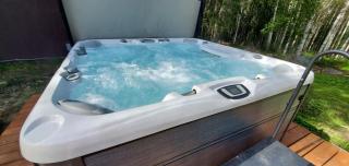 Borealis Bungalow and Hot Tub - 7