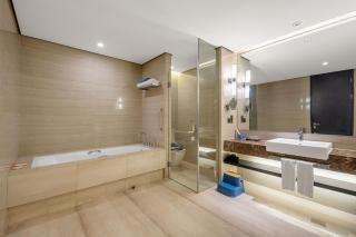 Holiday Inn Nantong Oasis International by IHG - 4