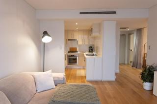 1BD Free Parking Netflix Work desk Baby cot Pool - 5