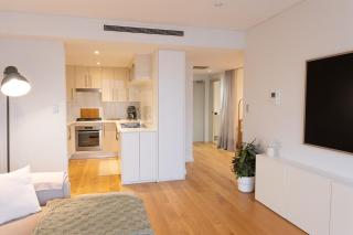 1BD Free Parking Netflix Work desk Baby cot Pool - 3