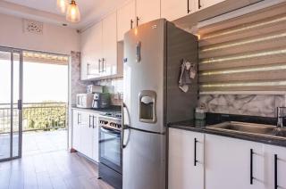 Ocean Whisper Cottage - 3