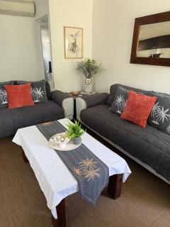 Cairns Poolside Apartment - 6