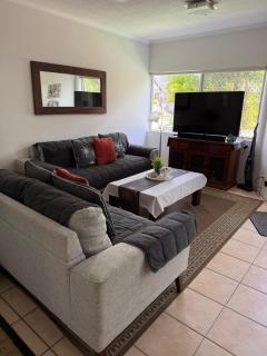 Cairns Poolside Apartment - 7