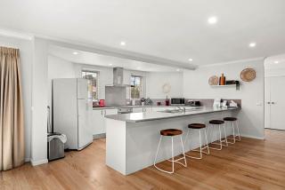 Outlook Escape by Ready Set Stay - BYO LINEN & TOWELS - Cowes - 4