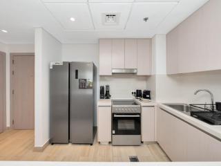 Elite Nest - Upscale 4BR with PS5 Lounge - Formula 1 and Ferrari World - 4