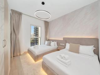 Elite Nest - Upscale 4BR with PS5 Lounge - Formula 1 and Ferrari World - 8