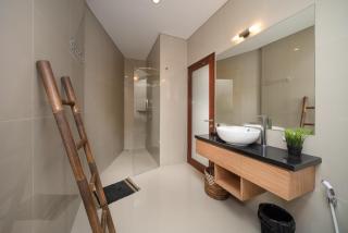 Selina - PROMO- Berawa - 3 BDR - Brand NEW Villa - HUGE Pool - 7