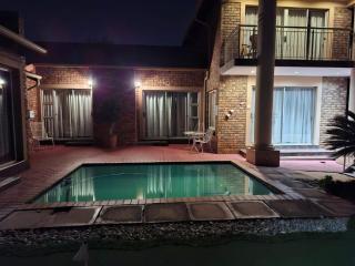 The Clubhouse Guesthouse - 4