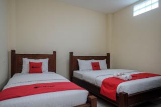 RedDoorz at Solo Baru - Grogol - 9