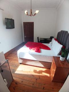 Neo & ruks guest houses Boston Belleville 4 - 6