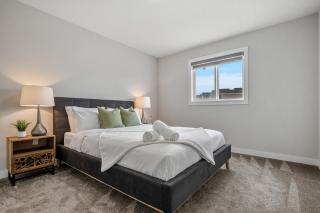 Herron Rise Luxury 4 Bedroom Main Floor - Calgary - 7