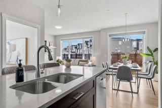 Herron Rise Luxury 4 Bedroom Main Floor - Calgary - 5