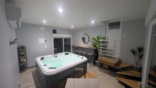 Maison de campagne avec jacuzzi et piscine -  - 8