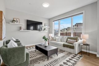 Herron Rise Luxury 4 Bedroom Main Floor - 5