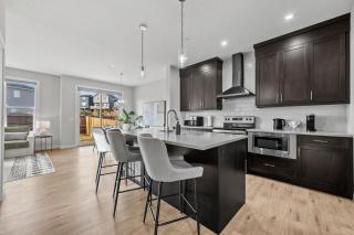 Herron Rise Luxury 4 Bedroom Main Floor - 1