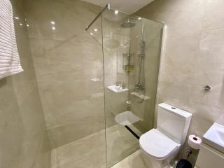 Seaside Two Bedroom Elegant Flat in Tourist Area - Paphos - 5