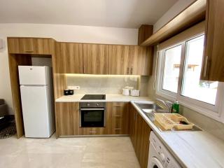 Seaside Two Bedroom Elegant Flat in Tourist Area - Pafos - 3