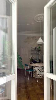 Authentic Old Town Apartment - 9