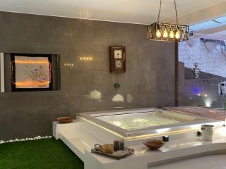 Wow Apartment mega Jacuzzi overlooking the sea in the city center - 0