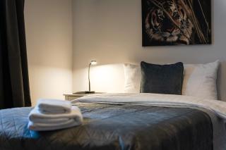 Guestly Homes - 2BR Apartment with Lake View - 3