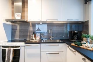 Guestly Homes - 2BR Apartment with Lake View - 5