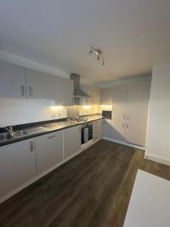 Modern 3-Bedroom Home Near Bicester Village - 2