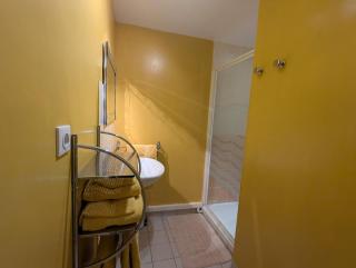 Chambre Perce-neige, Maison d'hôtes Les Accacias -  - 2