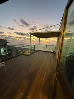 Stylish Penthouse Beach Front - 4