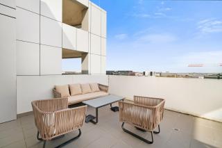 Luxury Split-Level Penthouse with Sky Terrace- Superb Location - 7