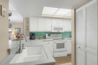 Land's End 7-204 Beach Front - St. Pete Beach - 4