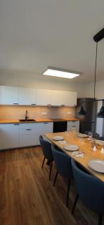 Eleonoras Ferienwohnung im 2OG inklusive eigenen Parkplätzen vor der Tür für bis zu 8 Personen geeignet - 1