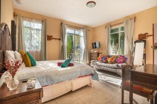 Villa with garden jacuzzi trampoline - 7