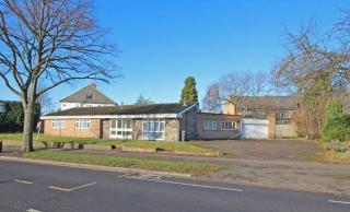 Spacious 4-Bed Bungalow with Games Room & Parking - 9