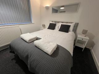 Spacious 4-Bed Bungalow with Games Room & Parking - Leicester - 8