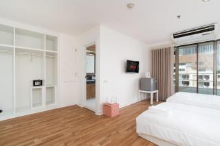 Modern Twin BR Bath & Bathtub Retreat BTS BTB6 - 7