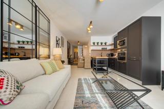 Designer 2-bedroom apartment near the sea - 8