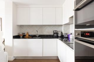 New! Panoramic 2BR Flat with Balcony by Royal Docks - 3