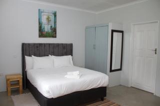 Moxwini Self Catering Apartments - 4