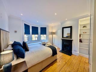 Stunning 4 Bedroom House in Old Windsor Perfect for Families & Groups - 9