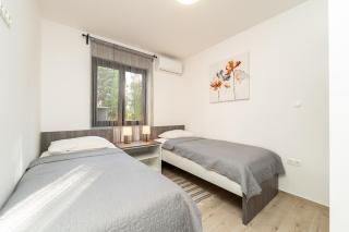 Pasko 5 centrally apartment with pool - 8