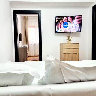 Little Urban Oasis 1BR Steps from Old Town - 8