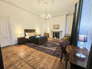 Period home newly renovated great neighbourhood - 6